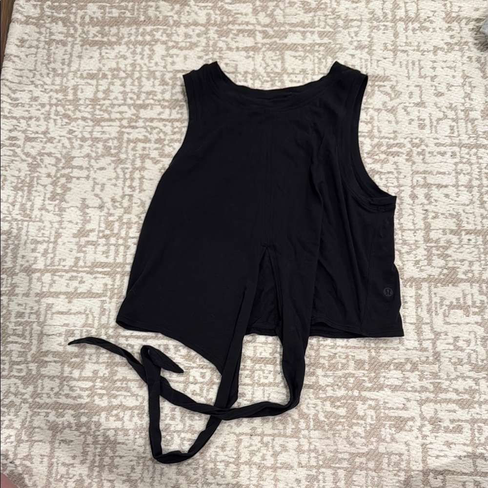 Lululemon cropped tie top